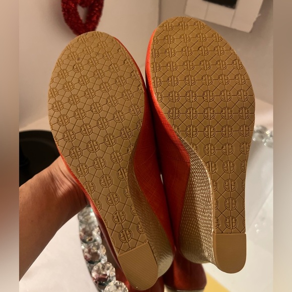 Lilly Pulitzer orange and gold leather Scarlet Peep-Toe Heels size 8m - Picture 5 of 9